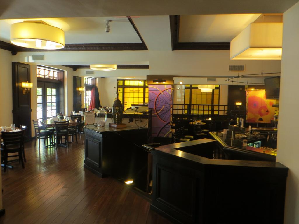 Carleton Of Oak Park Hotel Exterior photo