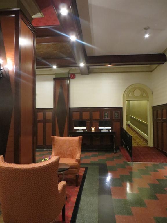 Carleton Of Oak Park Hotel Exterior photo